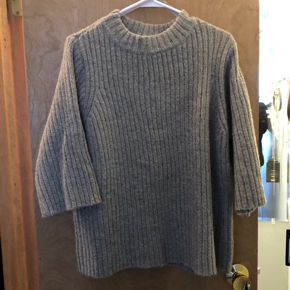 Cropped 3/4 sleeved sweater - Picture 2 of 3